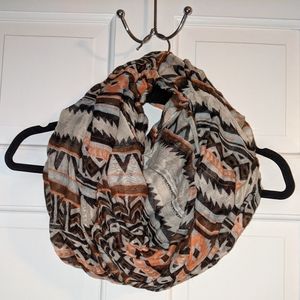 Infinity scarf with pattern